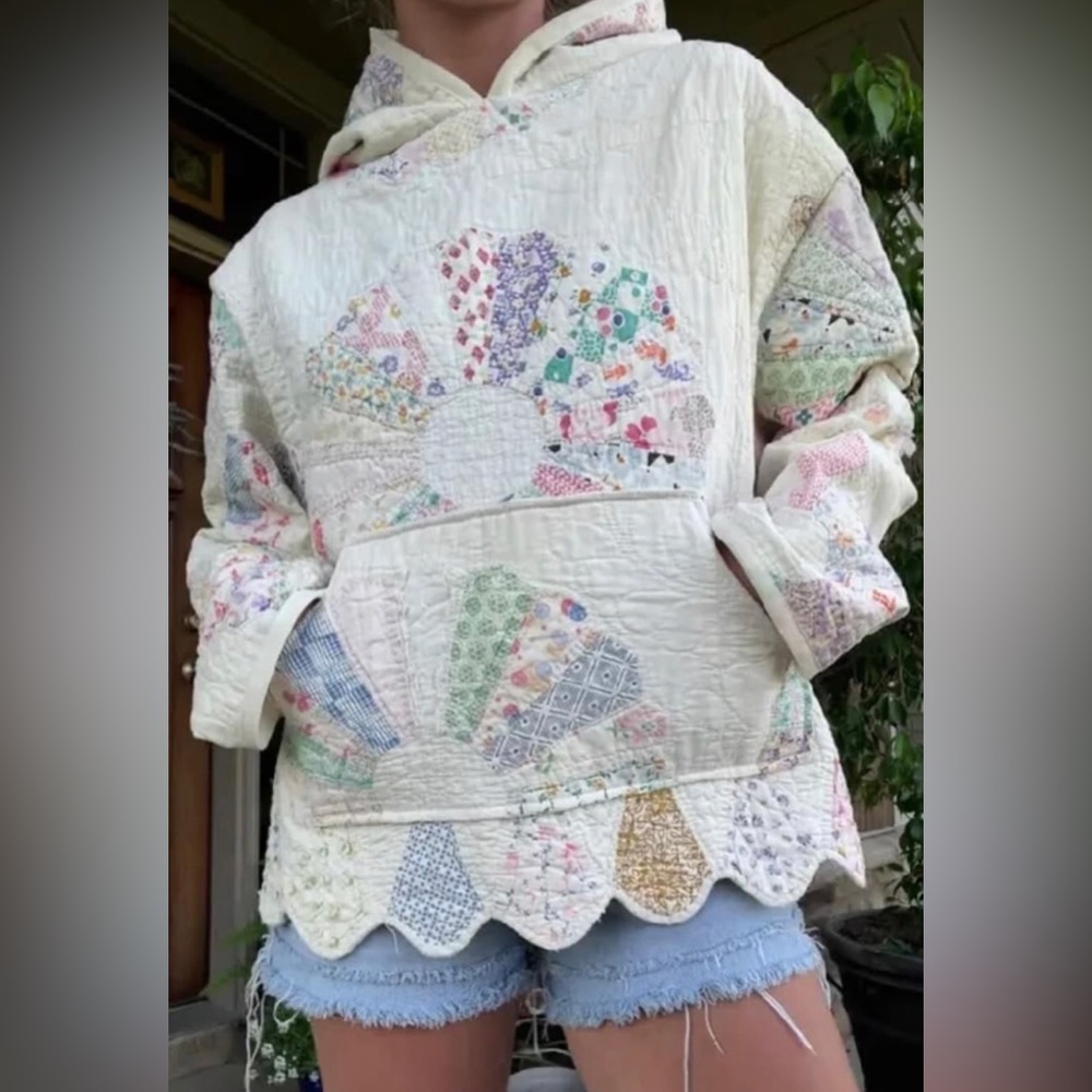 Kawaii Size Small Y2K White Fully Colorful Vintage Quilted Women's Jacket Soft.